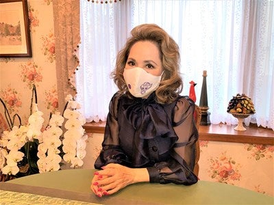 デヴィ夫人、友人から届いた手作りマスク姿を披露「何度でも洗って使える」