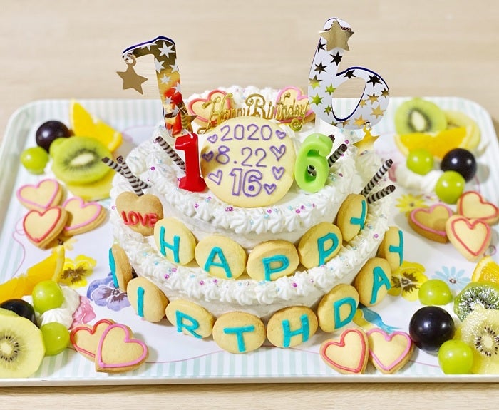 石黒彩、息子が16歳の誕生日を迎えたことを報告「ケーキに飾ってパーティー」