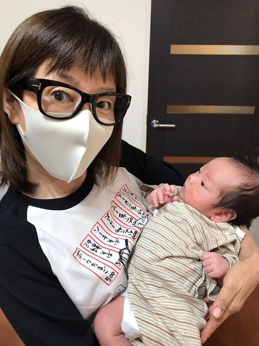 戸田恵子、ニッチェ・江上の息子との2ショットを公開「小っちゃいけれど尊い命」