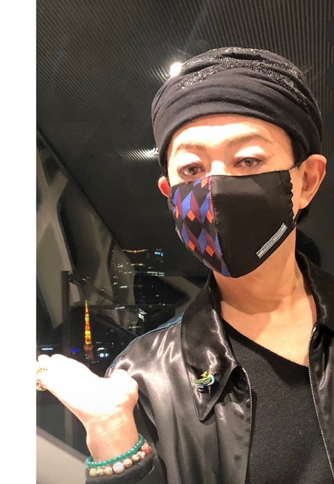 美川憲一、プラダの袋で作ったマスクを公開「超ステキ」「似合ってます」の声