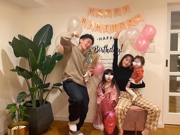 近藤千尋、1歳を迎えた次女の誕生日を家族でお祝い「すくすく元気に成長してね」
