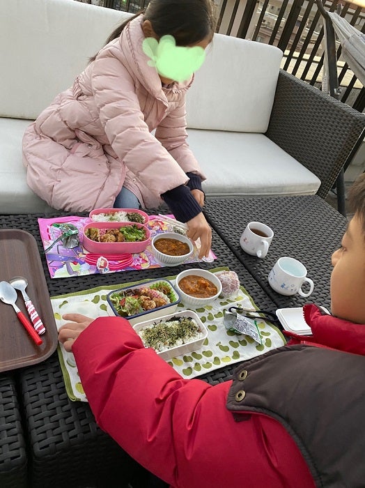 市川海老蔵、子ども達と自宅でピクニック「本格的」「楽しそう」の声