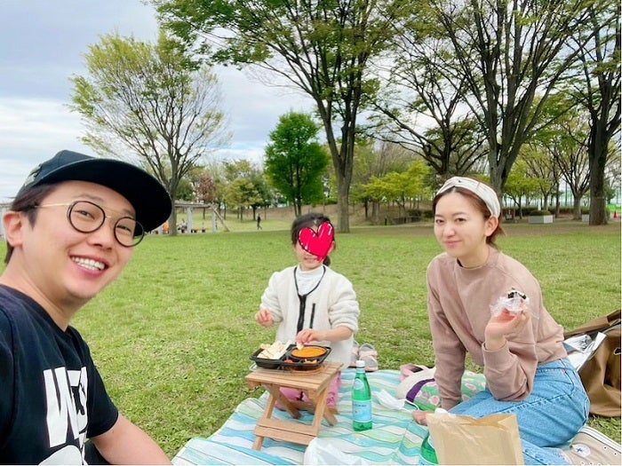 金子貴俊、妻＆娘と久しぶりにピクニックへ「お外遊び最高でした」