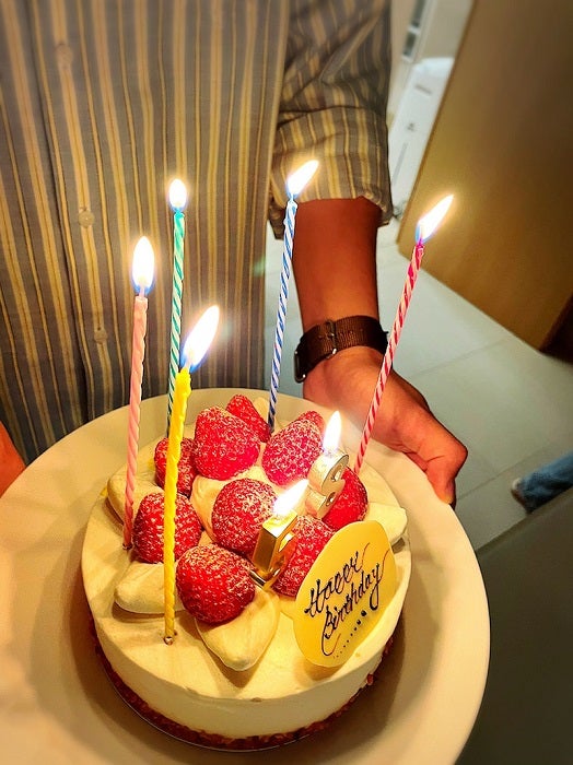 小川菜摘、夫・浜田雅功の誕生日を家族で祝福「お誕生日おめでとう」