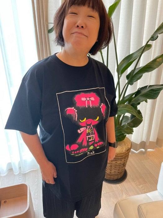 アレク、1万6000円のTシャツを着た義母のファッションを公開「これが都会のマダム」