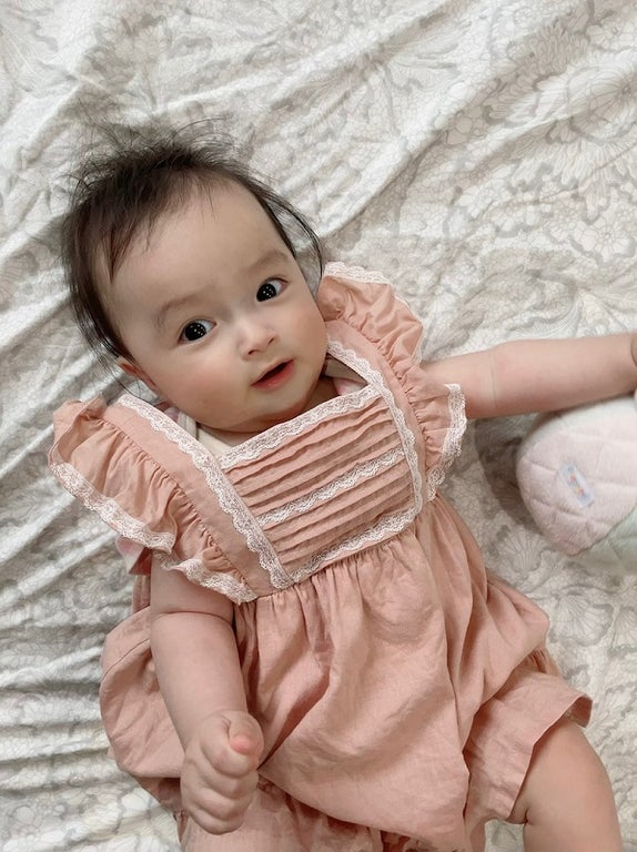 川崎希、生後8か月を迎えた娘の姿を公開「スクスク育ちますように」