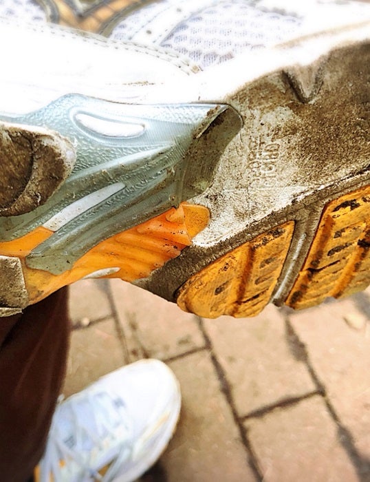 北陽・虻川、10年以上履いている靴を公開「なかなか物を捨てられない」