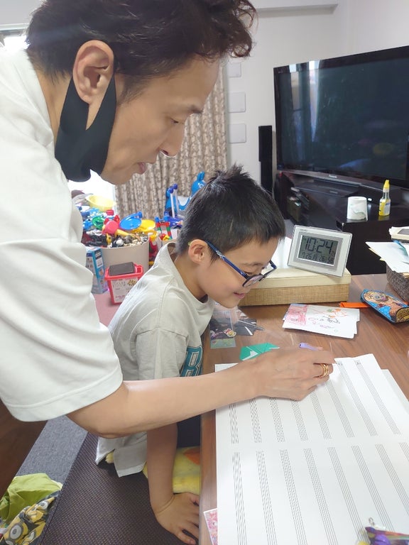 山田花子、夫が息子に教えたオリジナルの勉強法に「教育熱心」「さすが音楽家」の声