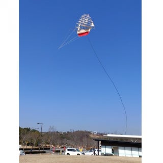 なぜ船が空に浮かぶ…？ 15年前に父が自作した凧に驚き「ドラクエの世界観」「まるでピーターパン」
