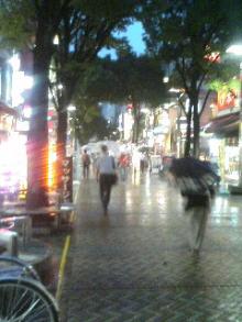 雨で夜の伊勢左木町