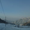 雪と山とお日さまとの画像