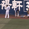 横浜×阪神戦でファンがスタンドから落下の画像
