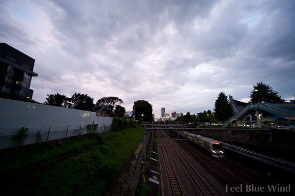 $Photographer : Feel Blue Wind 蒼き風を感じて・・・ - ver. Ameba --原宿駅へ向かうJR山手線 2009/08/11