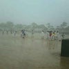 大雨洪水警報の中…の画像