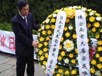 $民主党の票が伸びれば日本は最悪の状態を迎える-南京大虐殺記念館を参観した菅直人