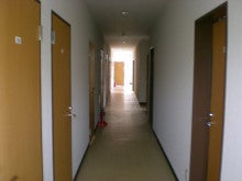 福岡の警備会社部長のアメブロ-社員寮廊下