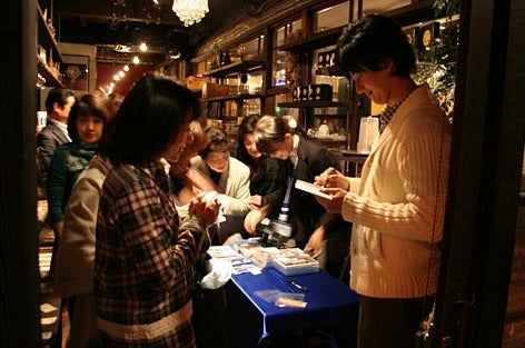 昨夜はmugi_mugi cafeで森本ケンタ君のカフェライブでした♪の記事より