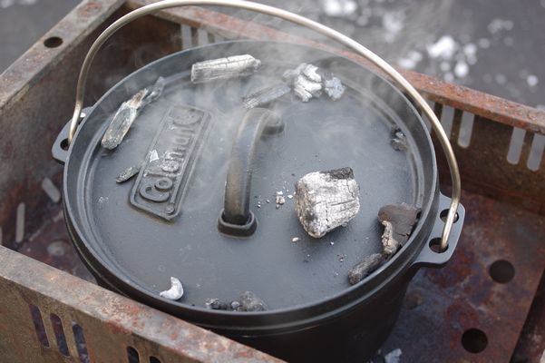 ダッチオーブンで焼きリンゴの記事画像