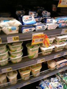 ＭＯＯ日記-20110122スーパーのチーズ棚