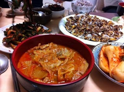 盛り沢山の韓国家庭料理の記事より