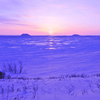 北極海の町からの夕陽の画像
