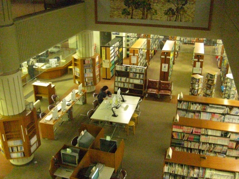 諏訪市図書館の自習室