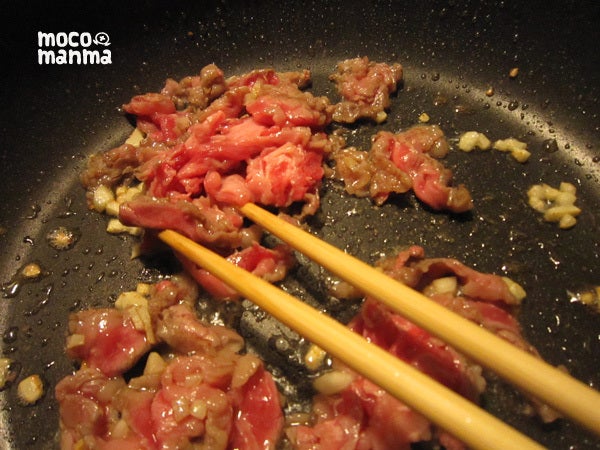 モコマンマ -簡単お料理レシピとペットと手作り日記--牛肉とにんにくの芽のバターライス＊