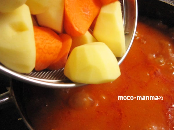 モコマンマ -簡単お料理レシピとペットと手作り日記--トマトとヨーグルトのほろほろチキンカレー