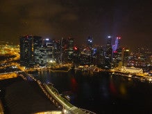 良いサービス・悪いサービスについて考えています-マリーナベイサンズkudetaから見たシンガポール夜景