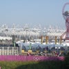 青空の下、オリンピック陸上競技観戦の画像