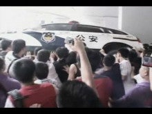 うーたんのブログ-公安の車両もついにひっくり返す中国人