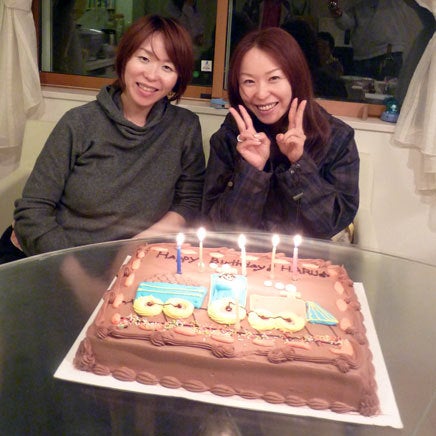 誕生日にはアニバーサリー特大ケーキの記事画像