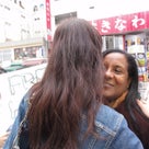 沖縄国際通りでのフリーハグ②～アジアセミナー中の街頭での初体験＆８０歳の大笑いの笑顔に感動！編～の記事より