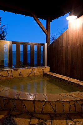 ウマイッ！おさしみの宿たろべ-青い海を眺めて入る露天風呂
