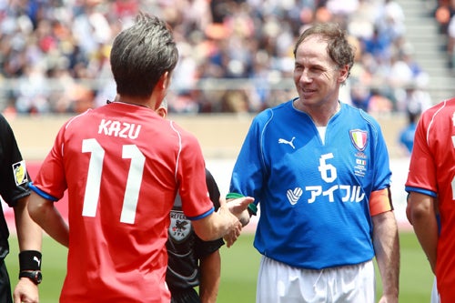 キングカズがゴール ｒ バッジョも来日 レジェンドマッチ 日本 Vs イタリア ｏｂ戦 サッカー日本代表とブラジルワールドカップへの準備