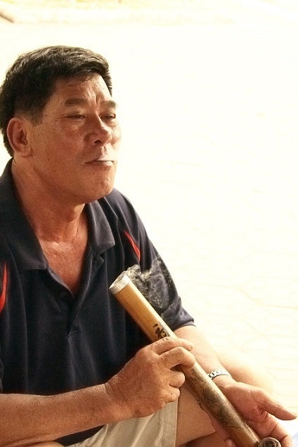 水タバコを吸っている お兄ちゃん ベトナムからの手紙 16