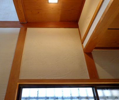 体に優しく 居心地の良いお部屋に。珪藻土・漆喰で塗り壁施工＆塗り替え-玄関・珪藻土リフォーム