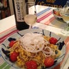 ツナ・コーン・トマトの蜆醤油味パスタと、アレクサンドロ･マンサニージャ･シェリーの画像