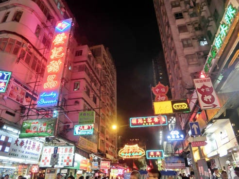 香港のネオン街の夜 ひとりでもまめにがんばるブログ