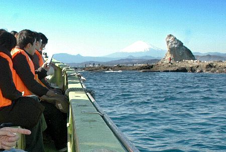 『えぼし岩』 周遊船が17日から通年航行へ ／神奈川県茅ヶ崎市 | 日産好き！