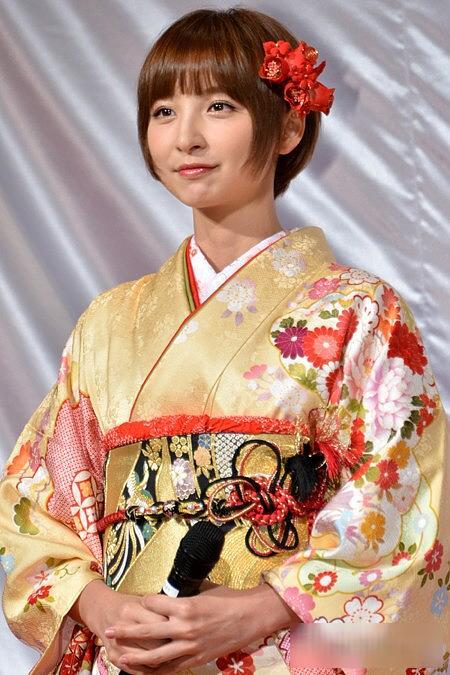 元AKB48 篠田麻里子 年賀状引受開始セレモニーに出席 | 日産好き！