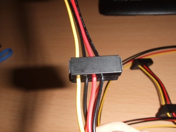SATA用 HDD連結電源ケーブルの作り方 | エンジニアのものつくり 