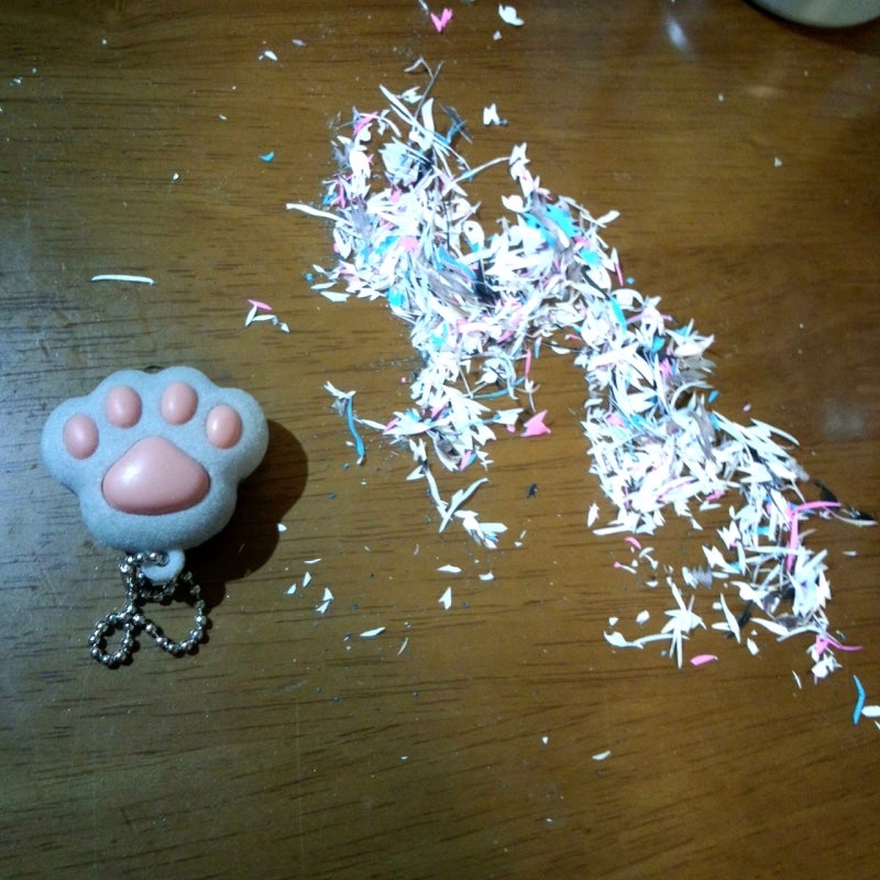 嵐切り紙の細かい切りカス