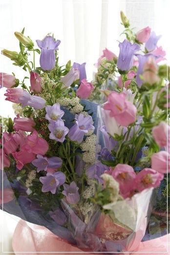 今日の贈花 ピアノ発表会の花束スタンド Flower Noteの フラワーギフト レッスン 横浜 上大岡
