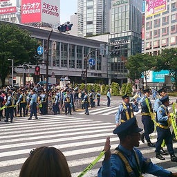 画像 喉元にニッリットルペットボトルをおく の記事より