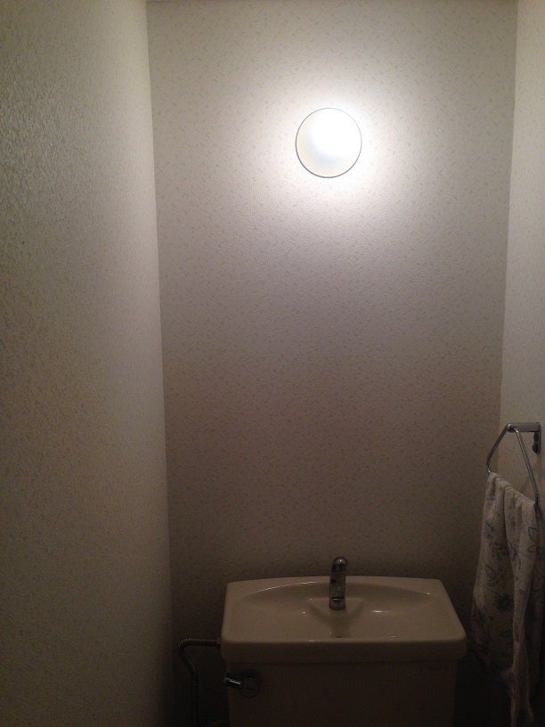 トイレのウォシュレットのコンセントを照明から電源を取る工事＠新宿区早稲田 浜崎電気のブログ