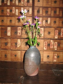 ４薪で焼いた花器
