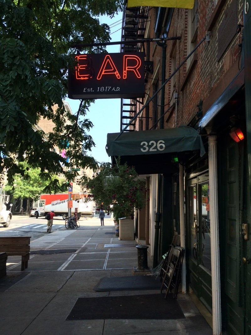 NYで最も古いバーのひとつEAR INNでビール | YOLO! 人生は一度きり! NYから東京の生活