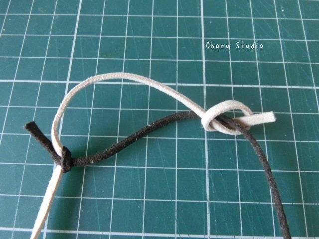 長さ調節できるネックレスひもの結び方 かわいい革小物の手作り工房 Oharu Studio おはるスタジオ