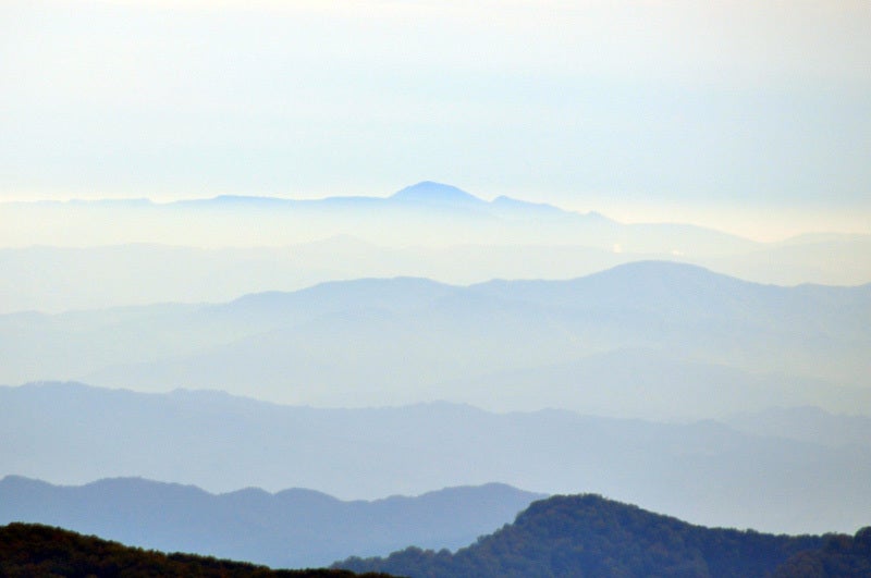 白神山地の二ツ森から見た岩手山